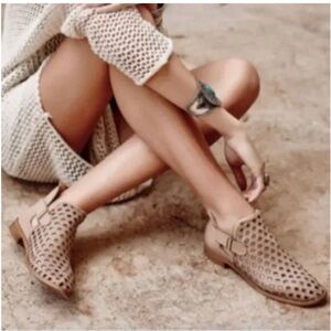 NWOT Musse & Cloud Calia Laser Cut Leather Taupe Ankle Boots 10 Festival Boho